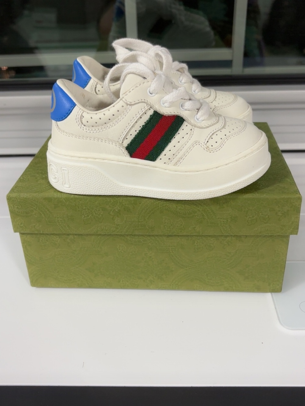 Gucci White Kids Sneakers with Green & Red Web and Blue Heel